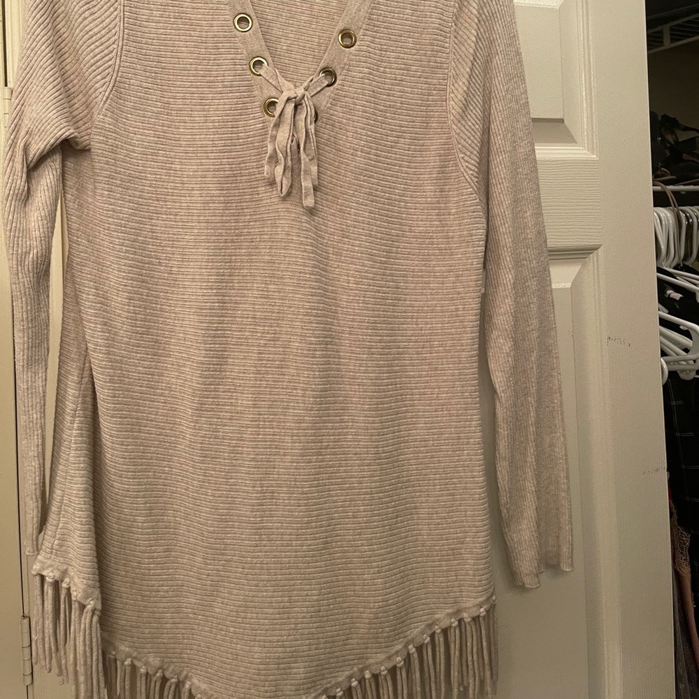 NEVER WORN Cream sweater with fringe